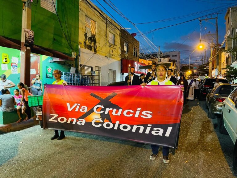 Las 11 parroquias de la Zona Pastoral Colonial realizaron  Viacrucis  el Viernes de Dolores