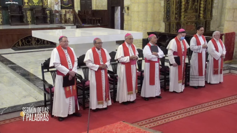 Sermón de las 7 Palabras por primera vez encabezado por Arzobispo de Santo Domingo junto a Obispo Auxiliares