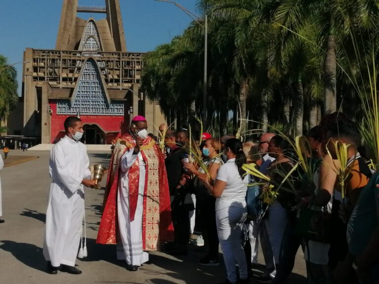 Mons. Jesús Castro invita a politicos y pueblo dominicano  hacer un alto en sus actividades en ocasión de la Semana Santa