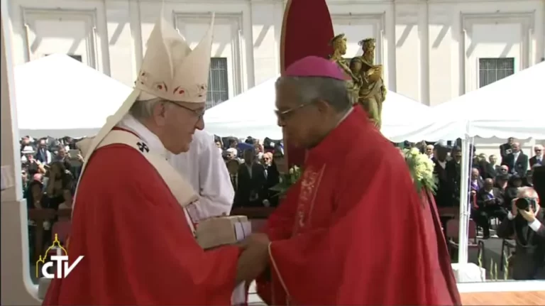 Papa Francisco envía felicitaciones a Mons. Francisco Ozoria por 25 Aniversario de Ordenación Episcopal