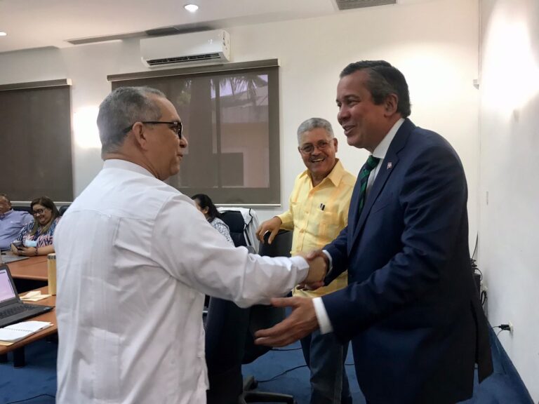 Pastoral Ecología y Medio Ambiente sostiene encuentro con  ministro de Medio Ambiente