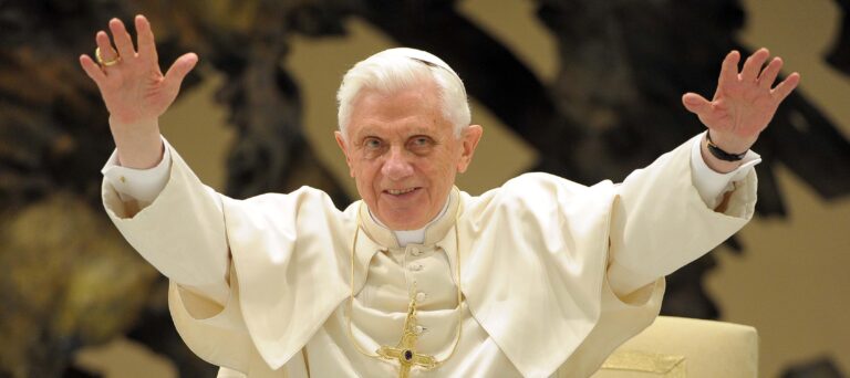 Benedicto XVI NO ha muerto