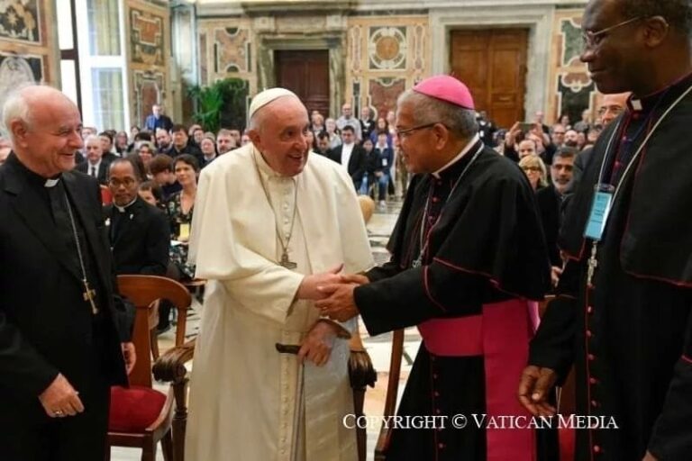 Mons. Francisco Ozoria Acosta estuvo en audiencia con el Papa Francisco