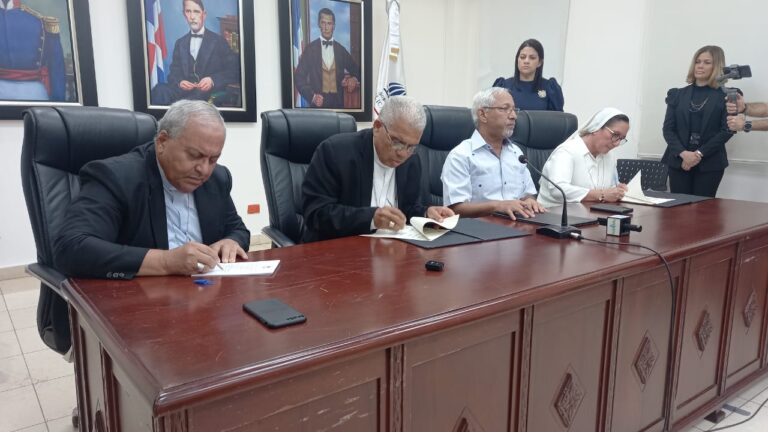 Arquidiócesis de Santo Domingo y MINERD firman acuerdo Interinstitucional