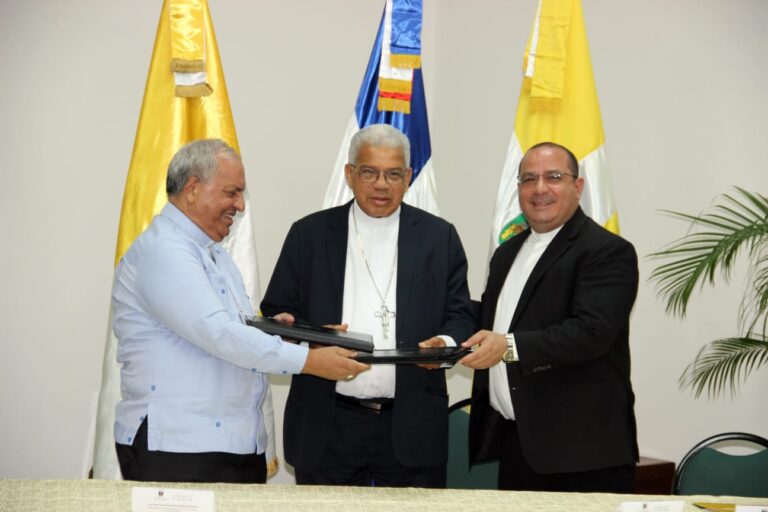 Acuerdo de Colaboración entre la Universidad Católica Santo Domingo (UCSD) y Los Multimedios Vida de la Arquidiócesis de Santo Domingo