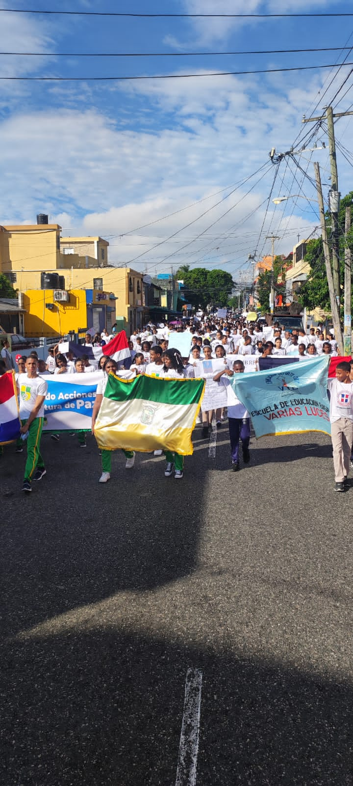 Estudiantes del Instituto Politécnico Parroquial Santa Ana Encabezan Marcha por la Paz en Gualey