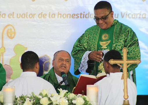 La celebración por el día del Catequista culminó con una hermosa eucaristía presidida por nuestro Vicario Episcopal S.E.R. Monseñor Dr. Ramón Benito Ángeles Fernández, Obispo Auxiliar de Santo Domingo.