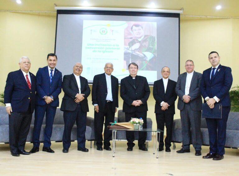 Arquidiocesis realizo encuentro en la Parroquia Universitaria Santa María de la Anunciación de la Universidad Católica Santo Domingo (UCSD), para su retiro de Adviento