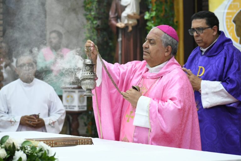 Misa de Acción de Gracias por los 45 años de vida sacerdotal de nuestro Vicario Episcopal S.E.R. Monseñor Dr. Ramón Benito Ángeles Fernández