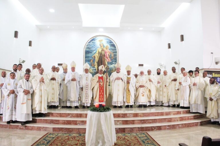 Celebración Eucarística por los 45 años de Vida Sacerdotal de Monseñor Benito Ángeles y los 50 años de Vida Sacerdotal del padre Domingo Legua