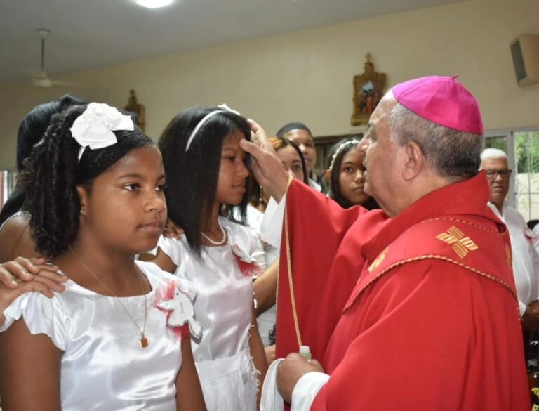 Confirmaciones en la parroquia Nuestra Señora de la Altagracia, La Caleta, ubicada en la zona pastoral Boca Chica