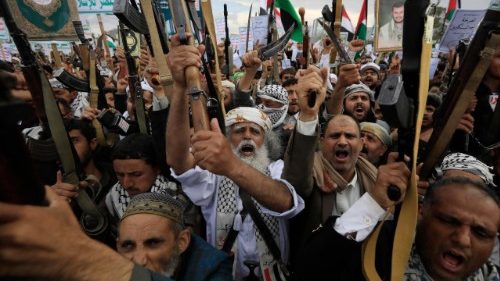 Yemen, EE. UU. ataca tras el misil disparado por los Houthi contra Tel Aviv