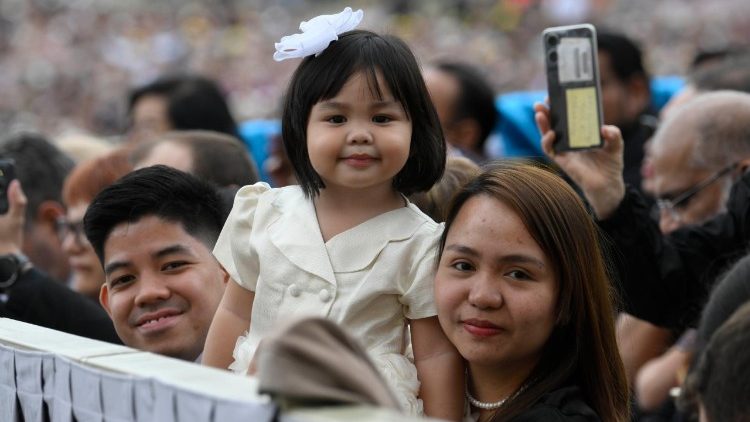Más de 40 mil los fieles presentes en la Plaza de San Pedro