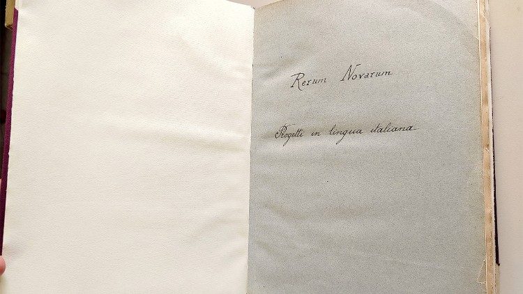 Documentos de archivo (© Archivo Apostólico Vaticano)