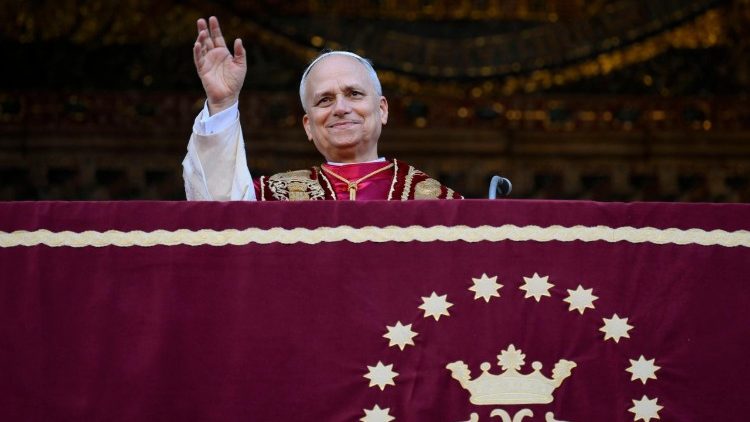 El saludo del Papa desde el balcón de la basílica liberiana   