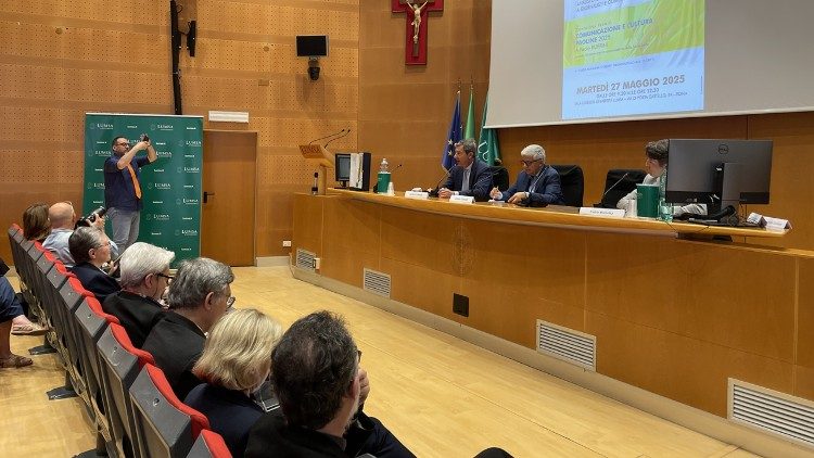 Andrea Tornielli en su participación en el congreso de la LUMSA