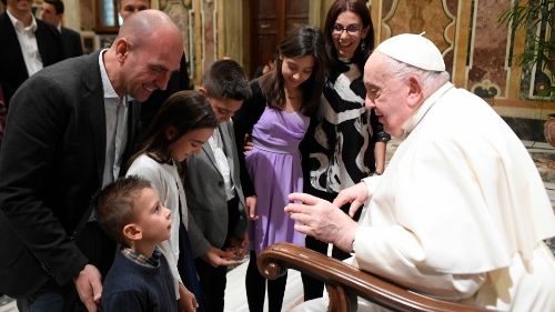 El Papa: Una Iglesia de puertas abiertas a las mujeres y las familias heridas