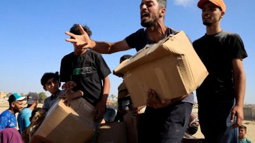 Gaza, la población asalta un depósito de ayuda humanitaria