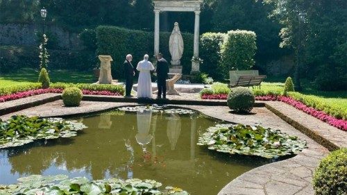 El Papa León XIV visita el Borgo Laudato si’ en Castel Gandolfo
