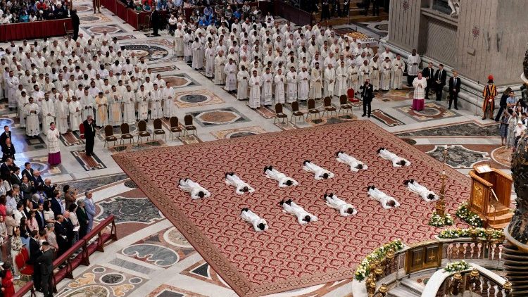 Ordenación sacerdotal en la basílica de San Pedro