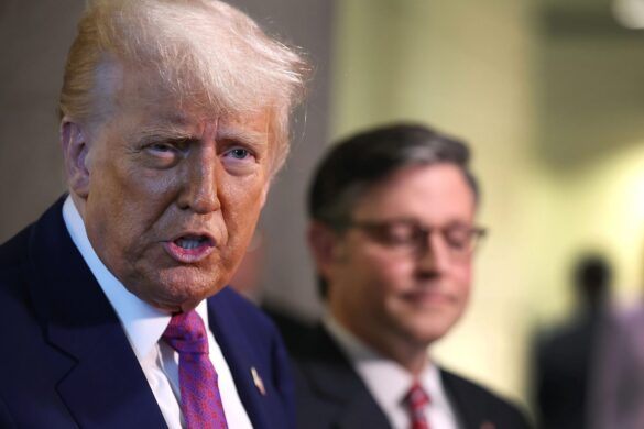 Donald Trump elogia al Papa León XIV y a su hermano Louis Prevost