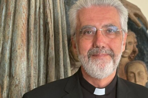Subsecretario del Sínodo: El Papa León XIV no gobierna desde su despacho, sale al encuentro