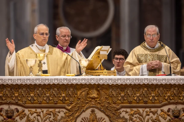 Papa León XIV celebrando la misa de ordenaciones sacerdotales el 31 de mayo de 2025. Crédito: Daniel Ibáñez - EWTN News