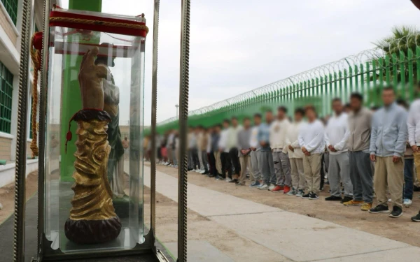 Visita de las reliquias a una cárcel. Crédito: Reliquias de San Judas Tadeo