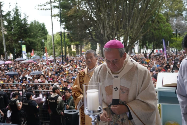 El Arzobispo de Cuenca en la Misa de despedida de la Virgen del Cisne. Crédito: Radio Católica Cuenca.