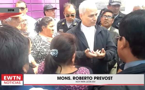 Mons. Prevost es impedido de ingresar a la capilla de Eten en 2018. Crédito: EWTN Noticias