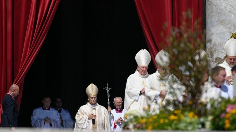 Procesión de entrada en la santa misa con motivo del Jubileo de las Familias, domingo 1 de junio de 2025.