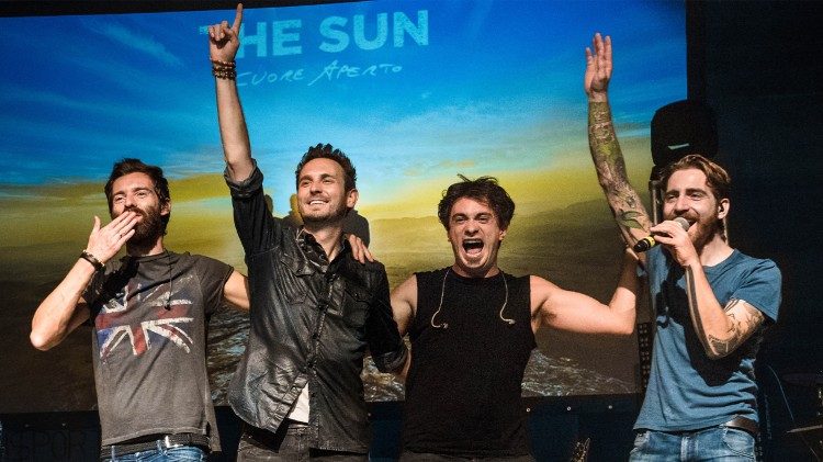  Los The Sun durante un acontecimiento