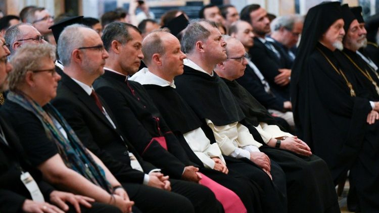 Los participantes en la audiencia con el Papa