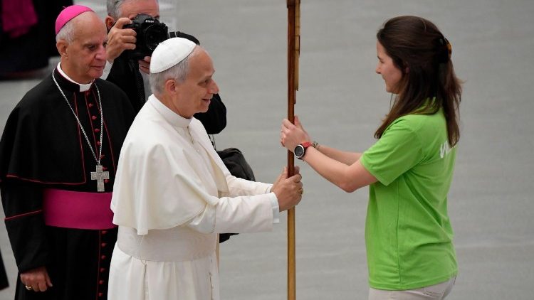 El Papa recibe la Cruz Jubilar