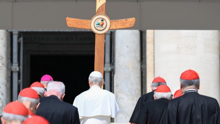 El Papa en camino a la Puerta Santa