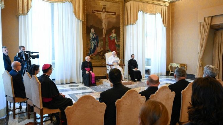 El Papa a los jóvenes astrónomos del Observatorio Vaticano