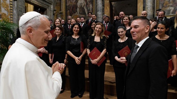El saludo del Papa al coro