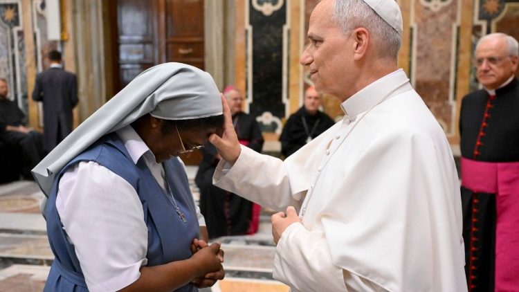 El Papa se encuentra con participantes de capítulos generales de franciscanos y trinitarios