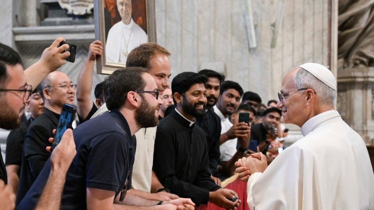 El saludo del Papa a los seminaristas presentes en la Basílica de San Pedro