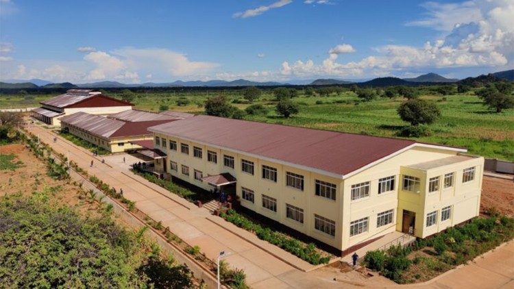 El dormitorio y el gimnasio de las monjas en Dodoma Boys Town, que se ocupa de los niños de las familias que enfrentan dificultades