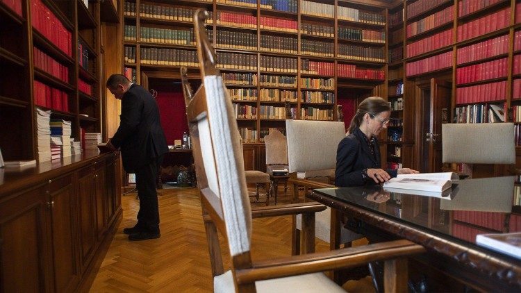 Trabajadores de la Administración del Patrimonio de la Sede Apostólica (APSA).