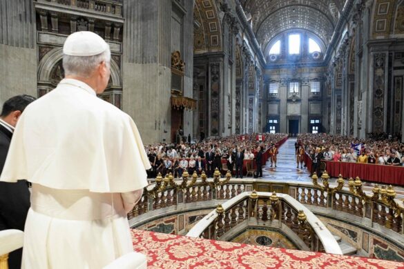 El Papa: Jesús no es un muro que separa sino una puerta que nos une