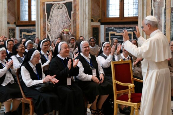 León XIV aconseja a religiosas enraizarse en Cristo
