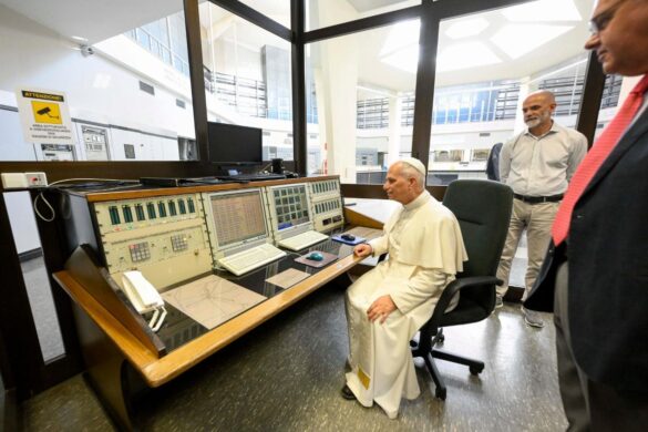 León XIV visita el Centro de onda corta de Radio Vaticano
