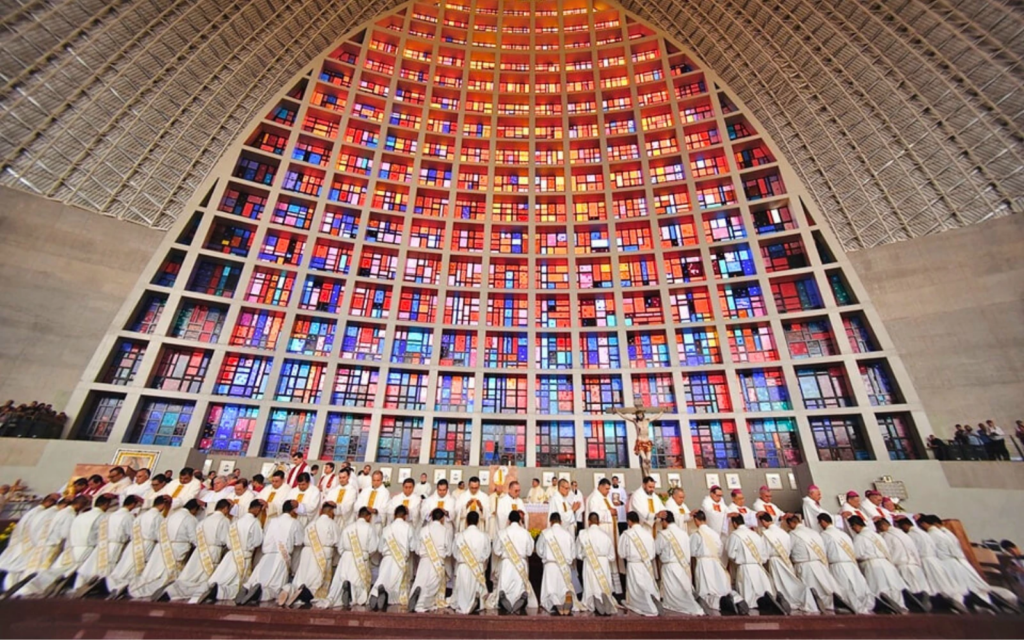 Ordenan 32 nuevos sacerdotes en Guadalajara, México