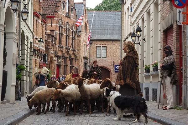 Aproximadamente 200 animales diferentes participan en la Procesión de la Santa Sangre el 29 de mayo de 2025. Crédito: Thomas P. Reiter