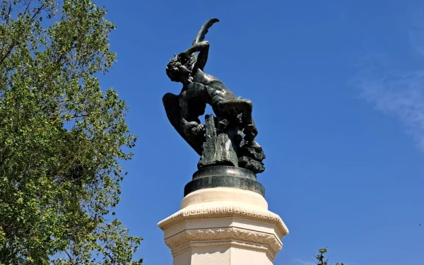 Estatua al ángel caído situada en el parque del Retiro en Madrid. Crédito: Nicolás de Cárdenas / ACI Prensa.