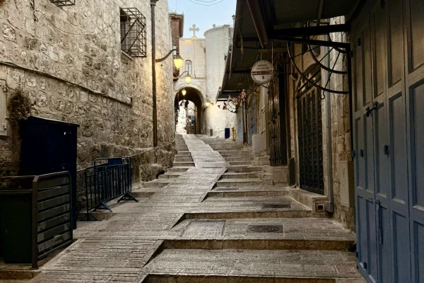 Las calles desiertas de Jerusalén mientras la ciudad aguardaba las represalias iraníes. Crédito: Cameron Mumford