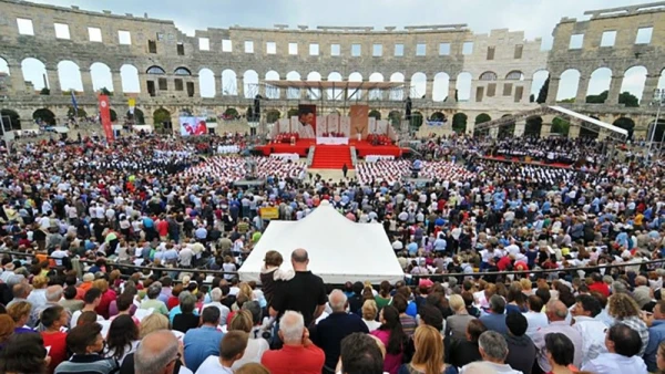 La misa con el rito de beatificación de Christophora Klomfass y 14 compañeras. Crédito: Vatican Media
