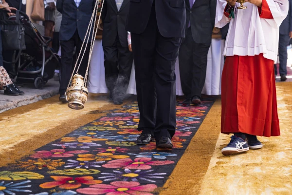 Procesión de 2022. Crédito: Asociación Alfombras de Serrín, Elche de la Sierra